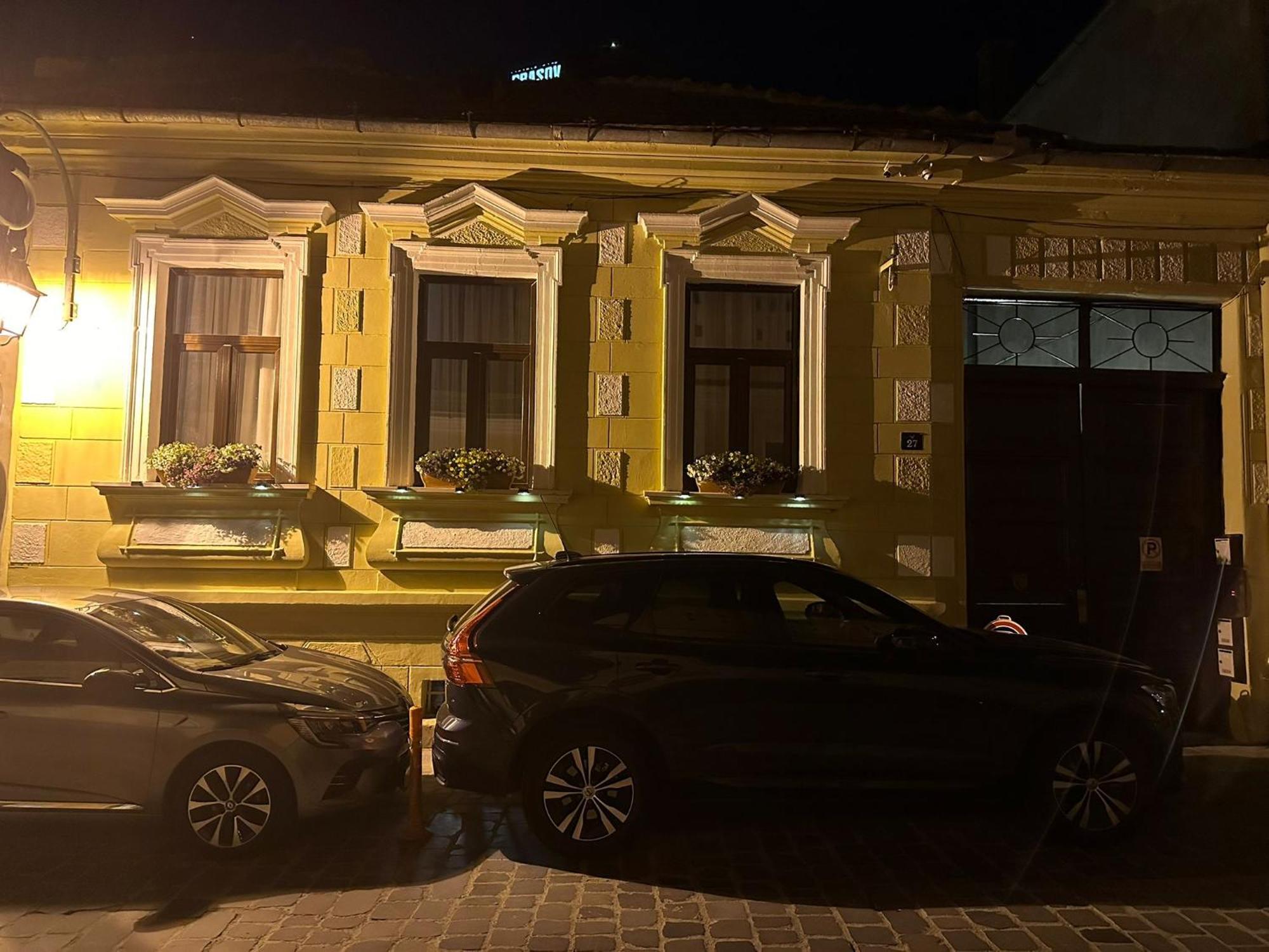 Albert Residence With Complimentary Parking Brassó Kültér fotó