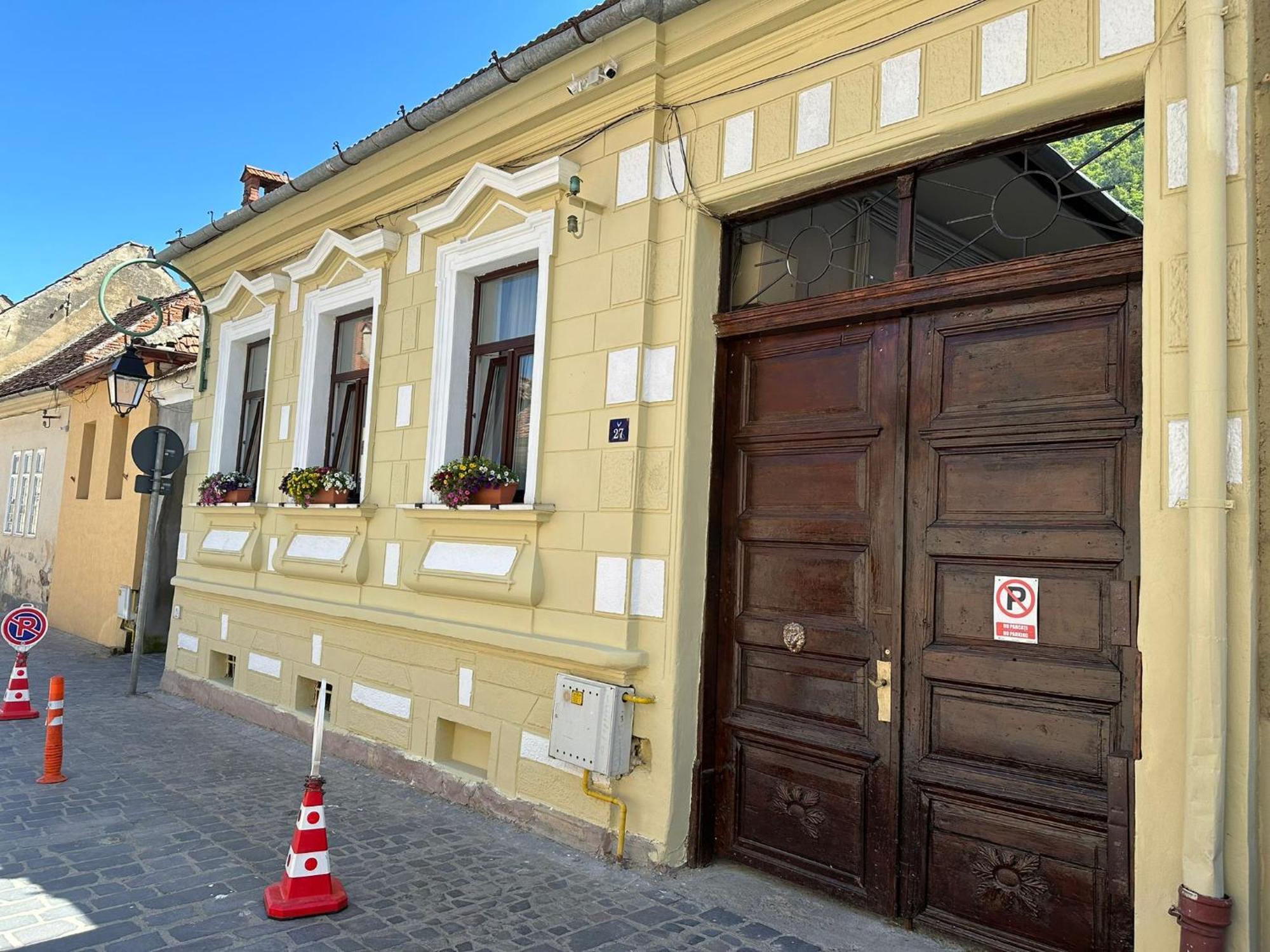 Albert Residence With Complimentary Parking Brassó Kültér fotó