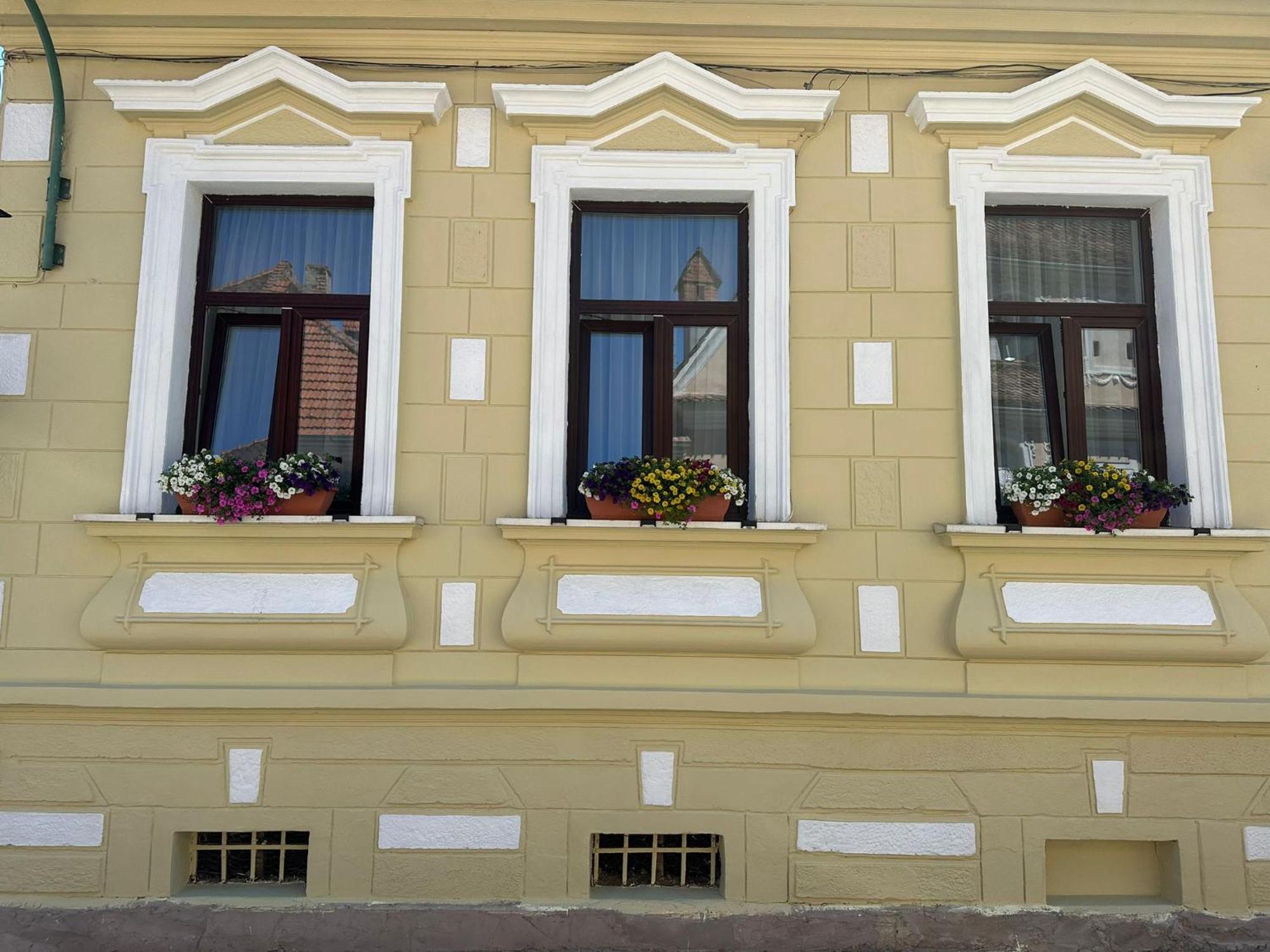 Albert Residence With Complimentary Parking Brassó Kültér fotó